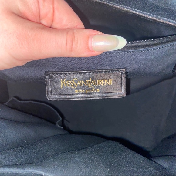 YSL Muse Enamel Patent Handbag - Picture 5 of 16